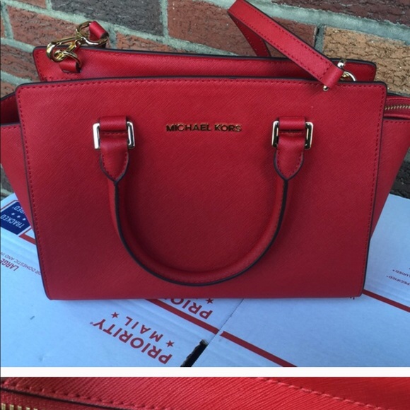 Handbags - Michael Kors purse